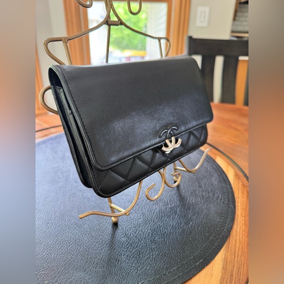 CHANEL Bag - Picture 3 of 11